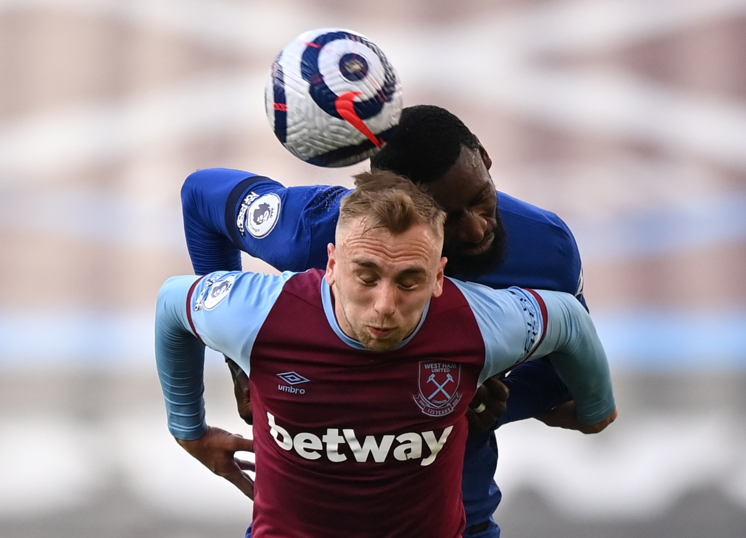 冠军往往需 冠军往往需